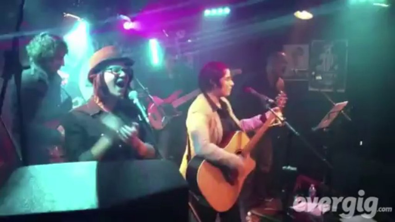 Virgule "Les avions en papier" - La Dame de Canton - Concert Evergig Live - Son HD