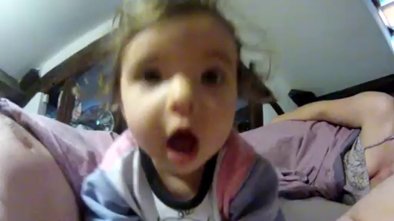 Giulia qui veut la caméra
