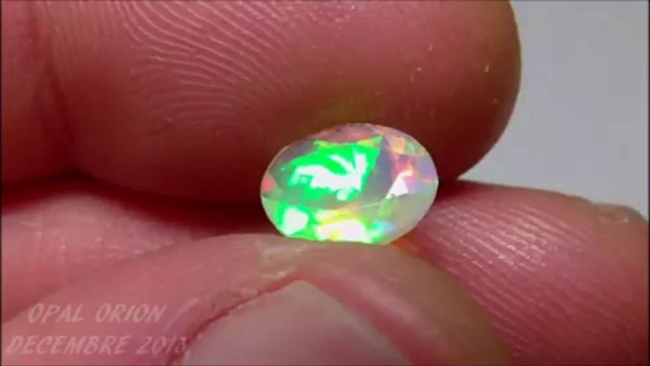 OE256 - OPAL ORION - Opale facettée ovale. Provenance Ethiopie. Idéal bijou bague or argent