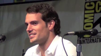 Henry Cavill bat Robert Pattinson pour le titre de l'homme le plus sexy