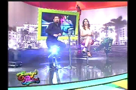 Un baño con las chicas doradas: modelos reciben las buenas vibras para el 2014 (1/4)