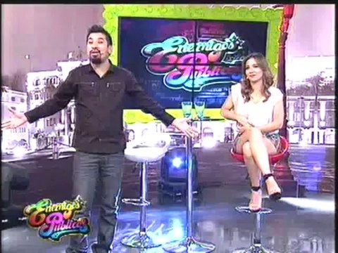 Un baño con las chicas doradas: modelos reciben las buenas vibras para el 2014 (3/4)