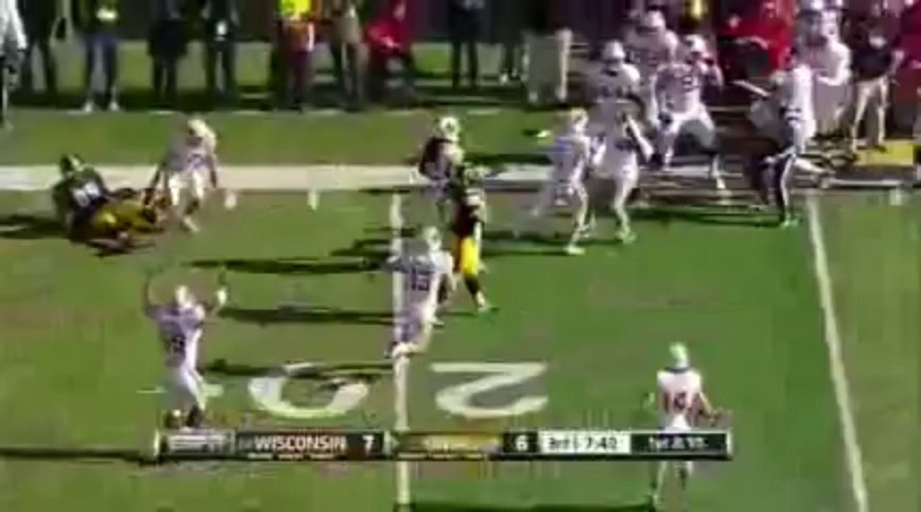 Wisconsin Cruises Past Iowa