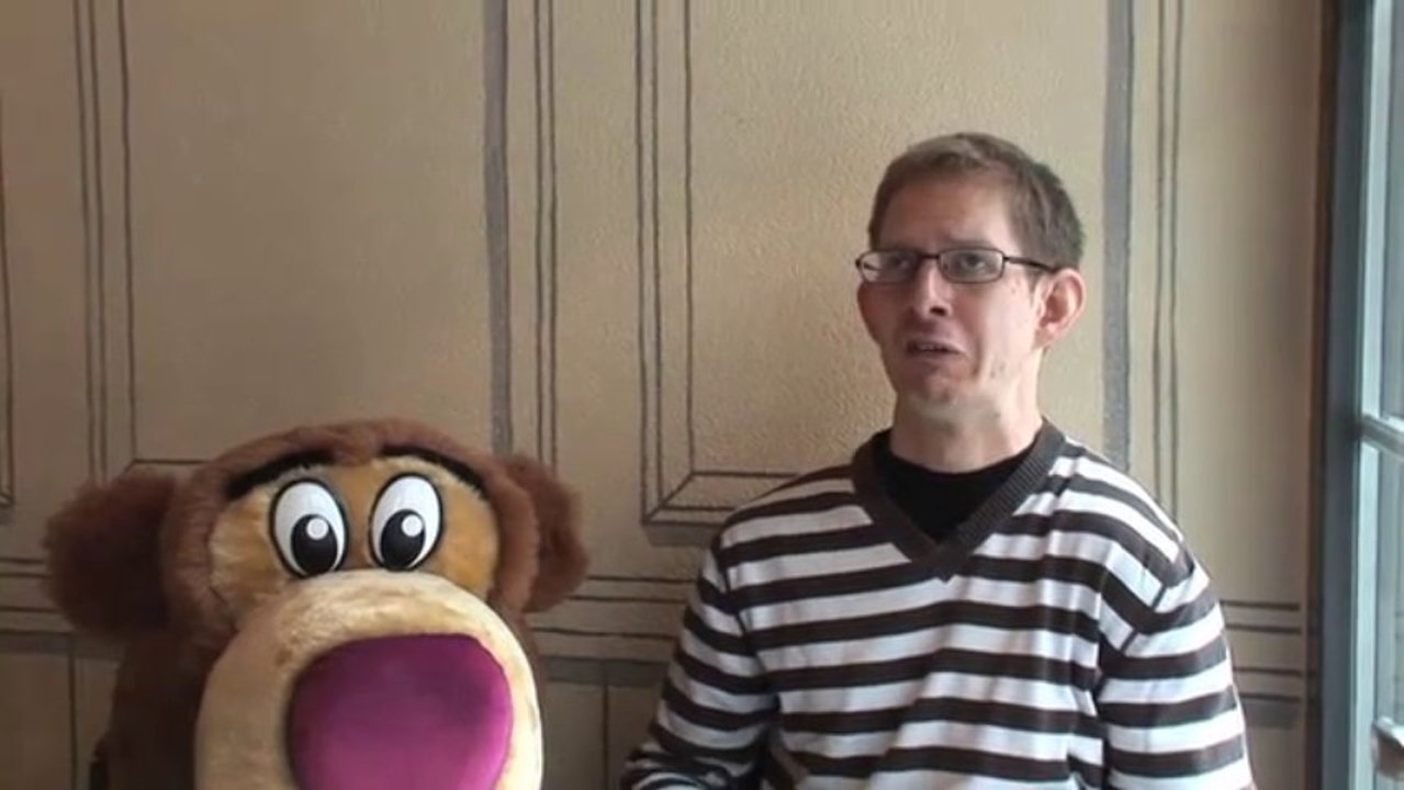 Pro Infirmis - Un ours fait des câlins dans la rue Making-Of)