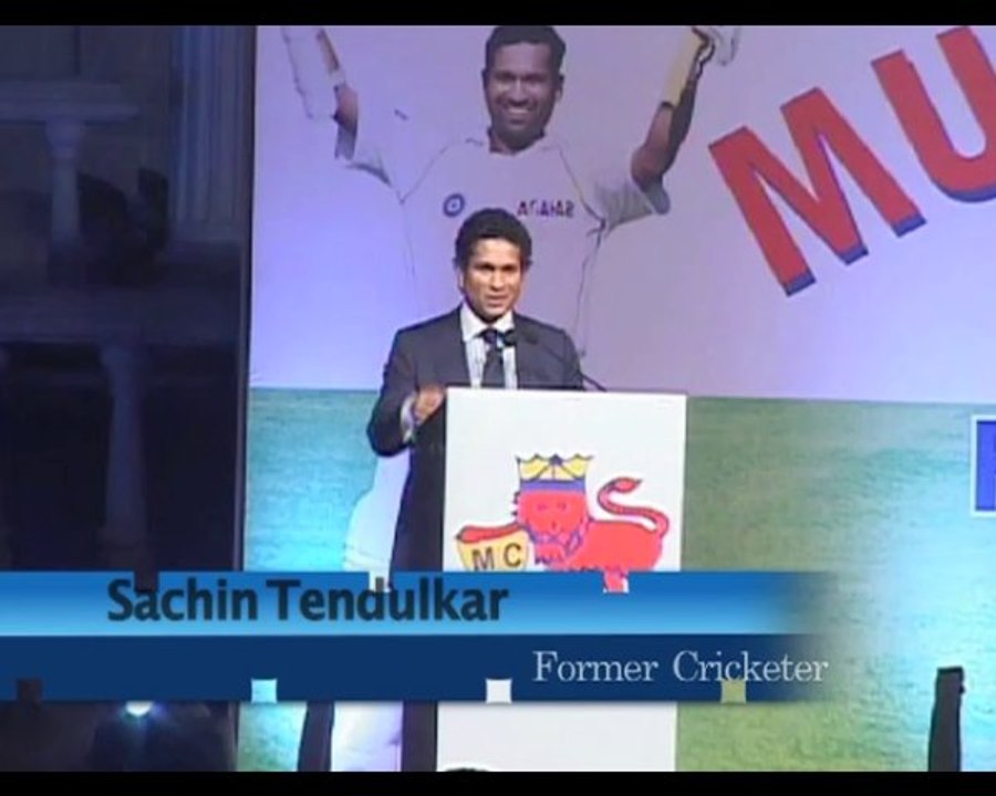 Sachin present awards to Prithvi and Musheer