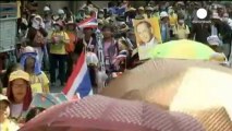 Tayland'da göstericiler polis merkezini işgal etti
