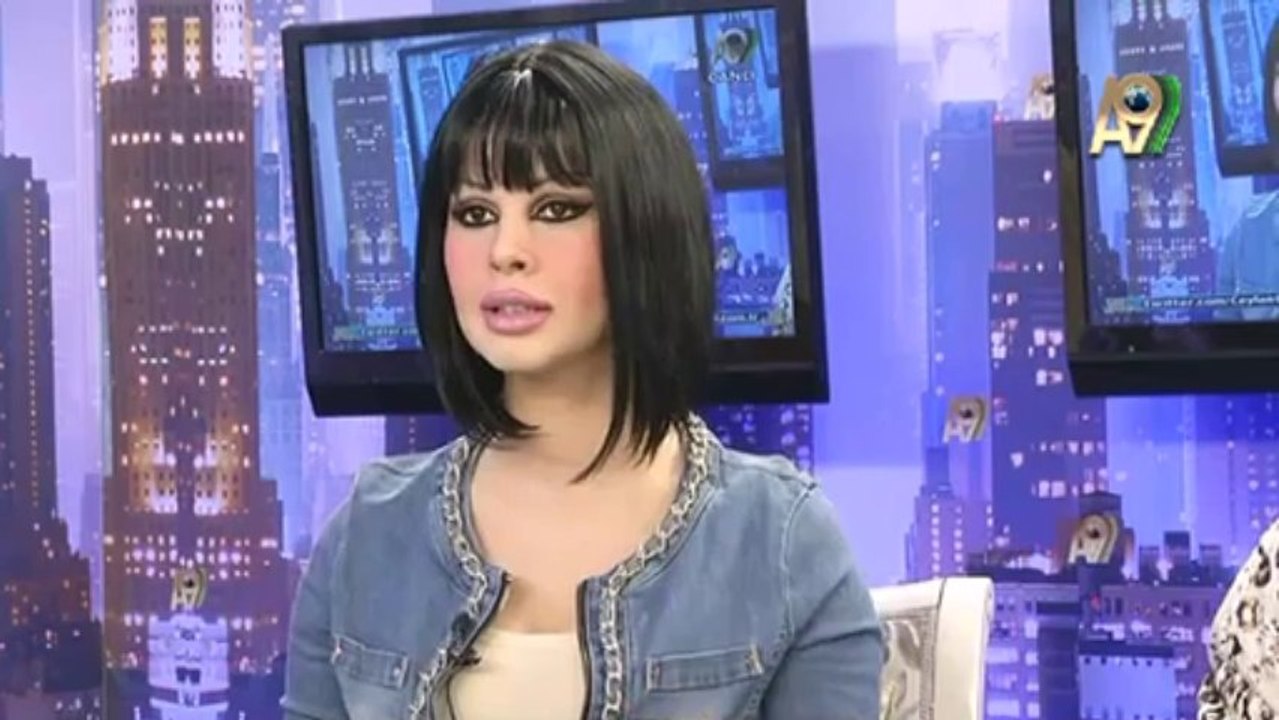 Müzeyyen Hanım, Gülay Pınarbaşı, Selda Göktan, Ceylan Özbudak, Ebru Yılmazatilla, Serap Akıncıoğlu, Zeynep Balaman, Damla Pamir, Gülşah Güçyetmez, Beril Koncagül ve Didem Ürer'in A9 TV'deki canlı sohbeti (2 Aralık 2013; 11:30)