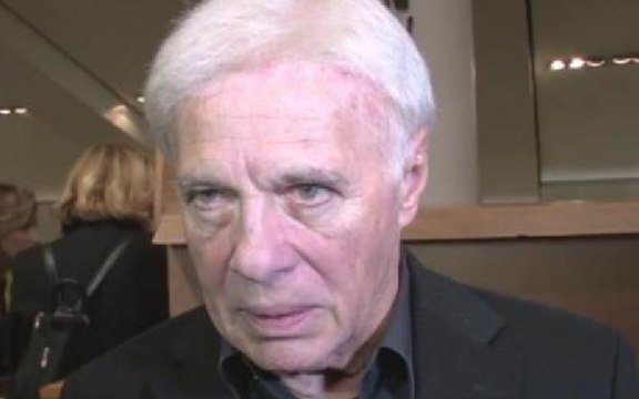 ZAPPING ACTU DU 04/12/2013 - Guy Bedos : Marine Le Pen fait la campagne d'Hitler