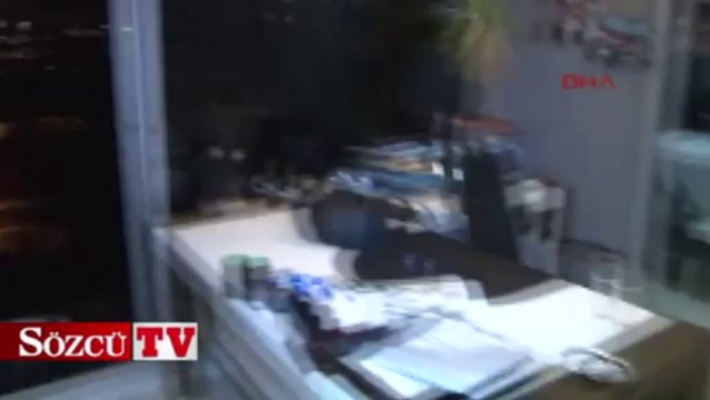 Hem otomobili hem de papağanı çaldılar