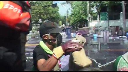 Bangkok (Thailande) 02-12-2013 RUSH RIOTS FRONT LIGNE 2
