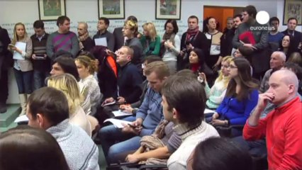 Polizia ucraina filmate i manifestanti anti-governativi