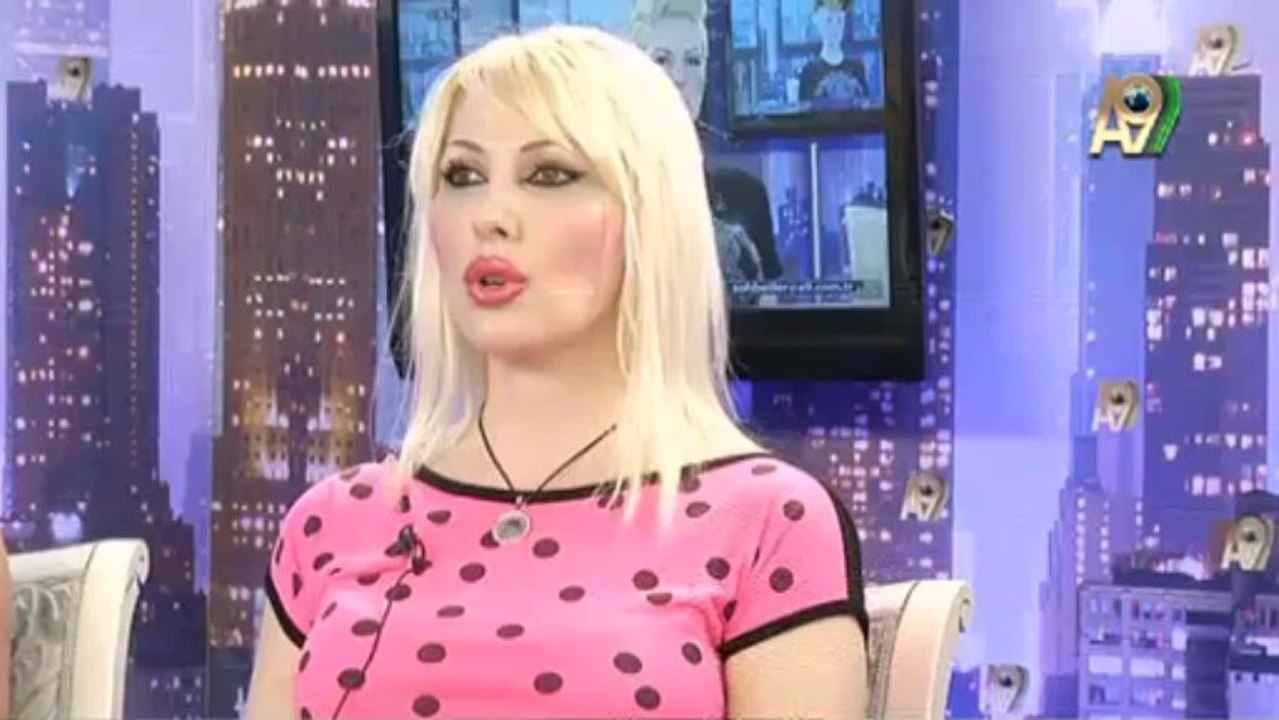 Didem Ürer, Aylin Kocaman, Gülşah Güçyetmez, Beril Koncagül, Damla Pamir ve Ceylan Özbudak'ın A9 TV'deki canlı sohbeti (13 Ağustos 2013; 13:30)