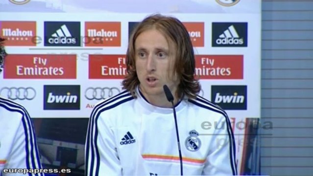 Cristiano Ronaldo sufre un ataque de risa en rueda de prensa