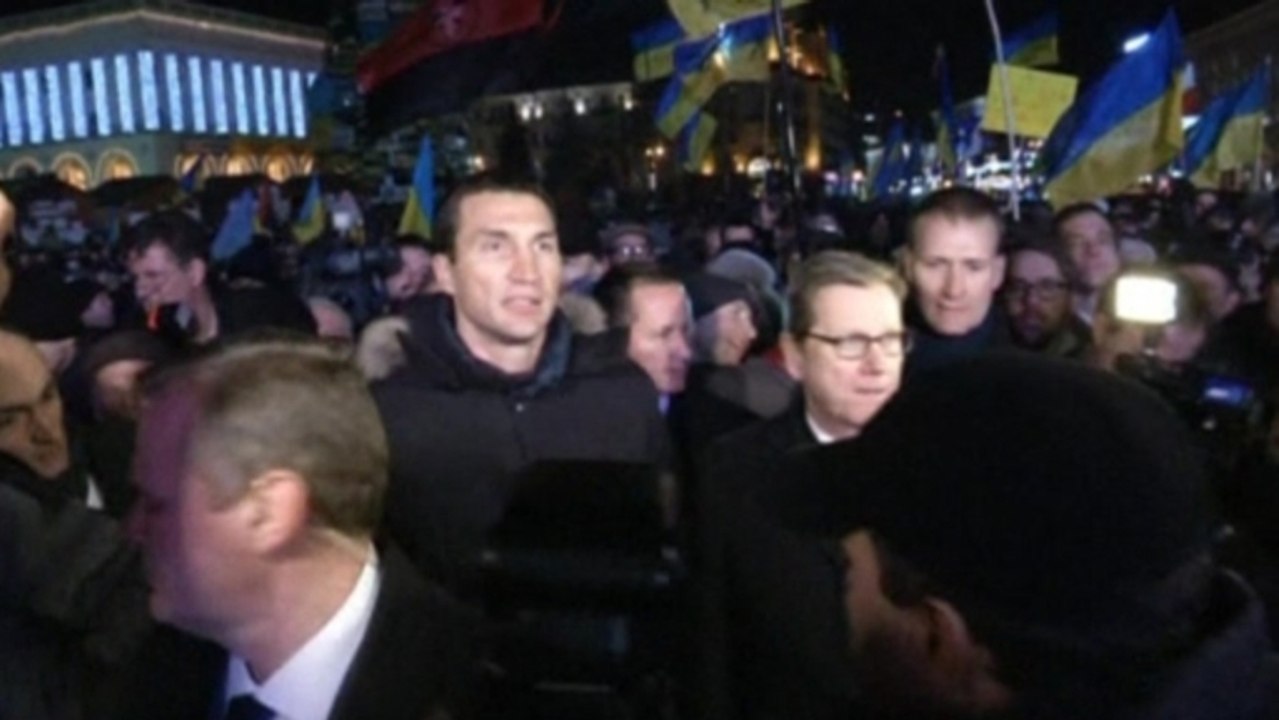 German FM meets with Ukraine protesters