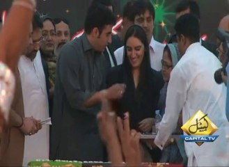 Download Video: Chairman PPP Bilawal Bhutto Zardari cutting cake on 46th Foundation Day of PPP 30 November 2013