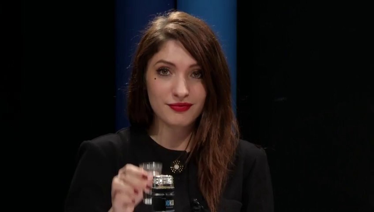 Le voisin débarque avec l'apéro