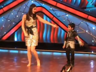 Kareena Kapoor Dancing With A Kid On Item Song By Hot Desi Video