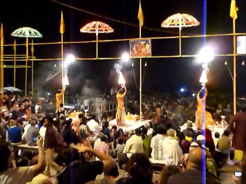 VARANASI CEREMONIE CREPUSCULE 842COUPE
