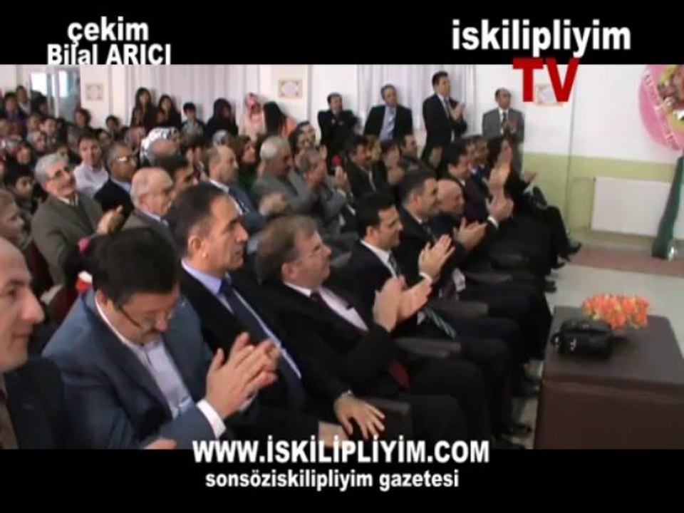 iskilip şeyma yüksel istiklal marşı söylerken kendiside ağladı herkeside ağlattı