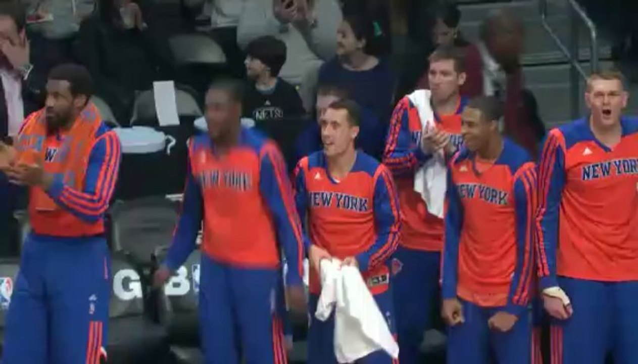 歲月摧人...Garnett被 Bargnani 過掉了單手灌籃