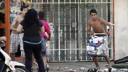 Police strike in Argentina leads to looting