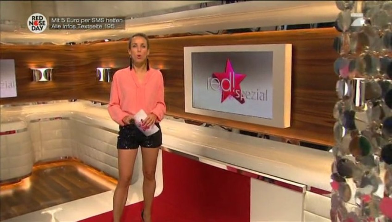 Annemarie Carpendale - in Hotpants - red! - 05.12.2013
