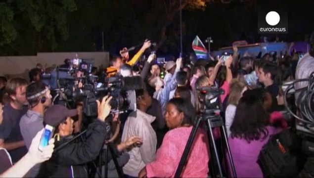 El luto se extiende por Sudáfrica en honor a Mandela