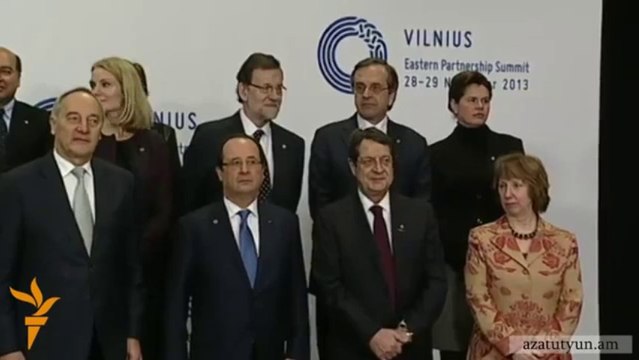 Как Серж Саргсян пожал руку Ильхама Алиева в Вильнюсе