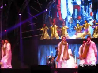 SRK @iamsrk Live Concert in Dubai with Madhuri, Deepika & Jacqueline - 1 december 2013 (part 3)