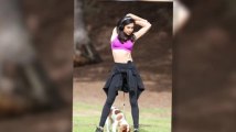 Naya Rivera de Glee luce un sostén deportivo y pantalones de yoga