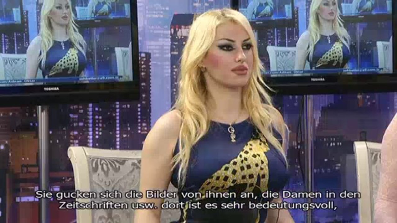 Die Einkaufszentren des Paradieses sind sehr schön. Ein Mensch, der sich schöne Menschenbilder im Einkaufszentrum des Paradieses anschaut die ihm gefallen, verwandelt sich zu der Person auf dem Bild, während er die Bilder betrachtet.