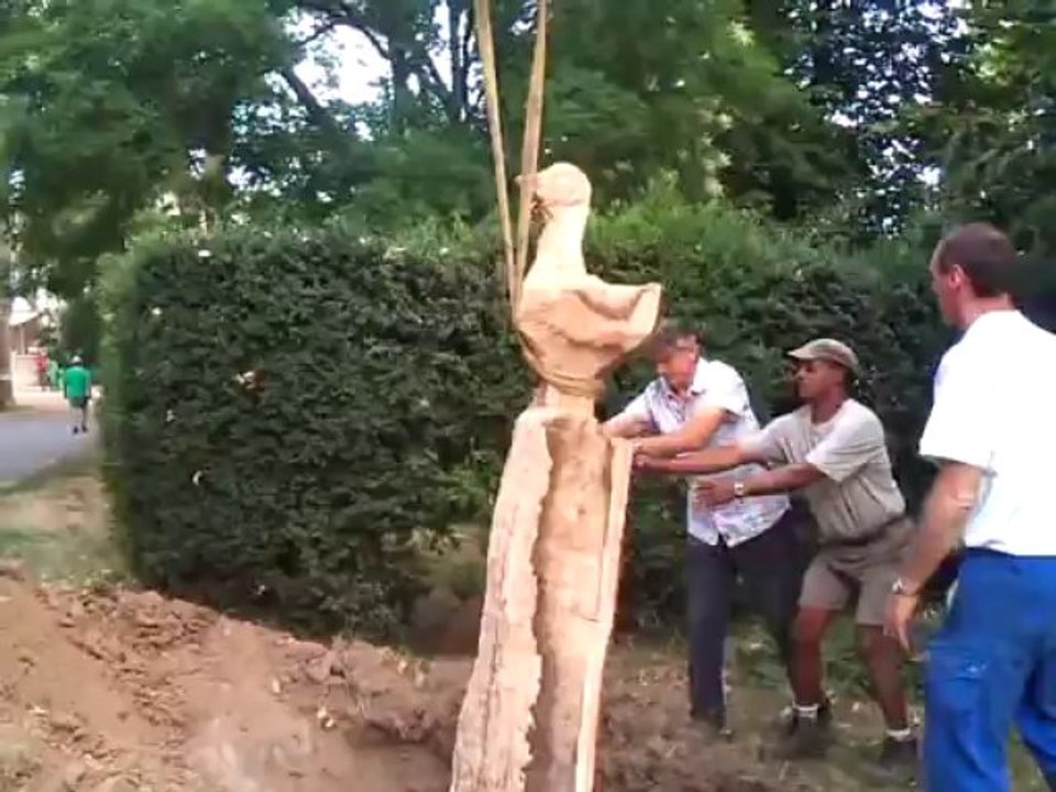 Mise en place du totem au parc de la patte d'oie (toulouse)