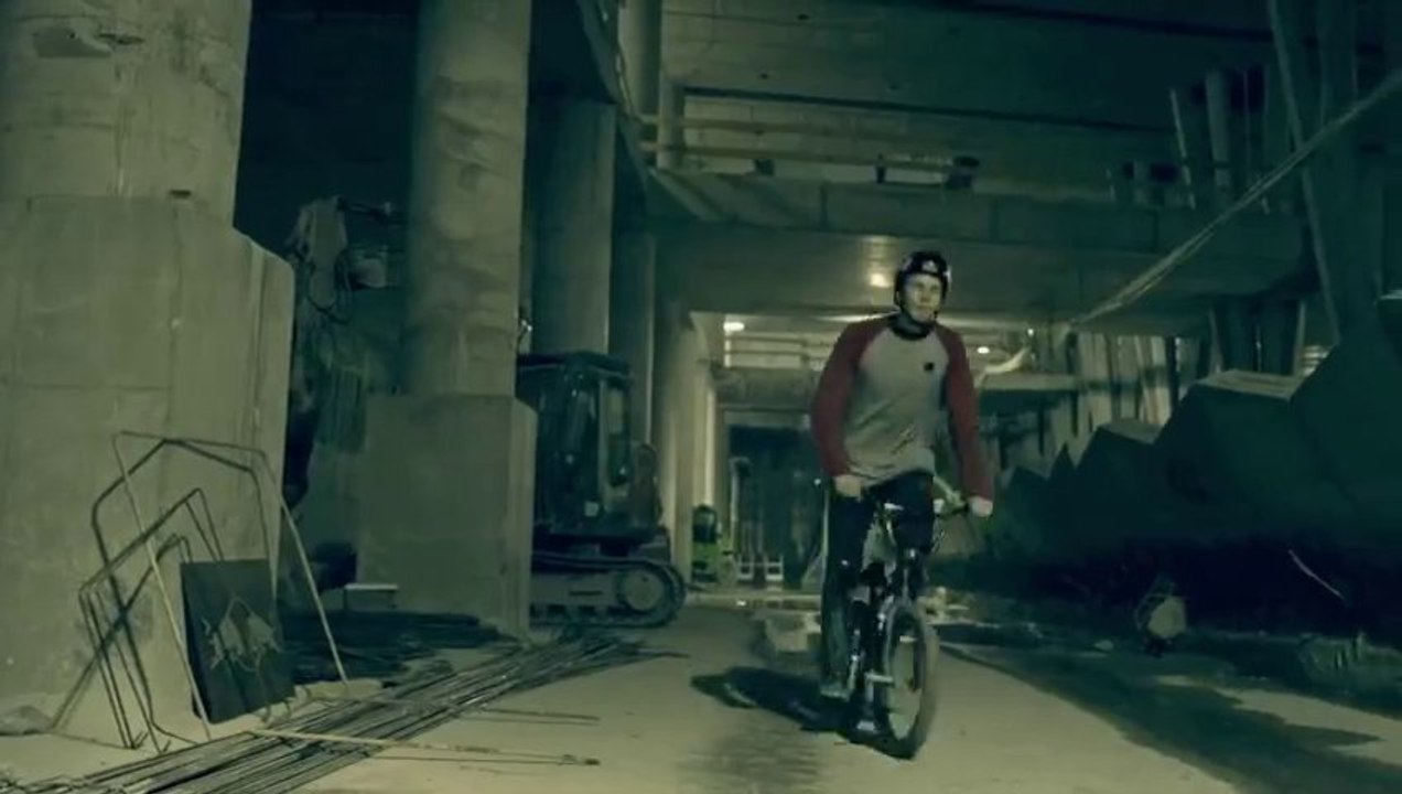 BMX in construction site - Red Bull Riders
