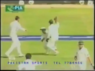 Sourav Ganguly Takes a Sharp Catch at Slip To Dismiss Afridi