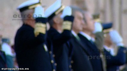 Posada preside el tradicional izado de bandera