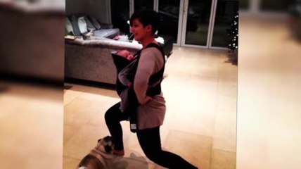 Video herunterladen: Frankie Sandford Uses Baby Parker To Slim Down Her Post-Pregnancy Curves