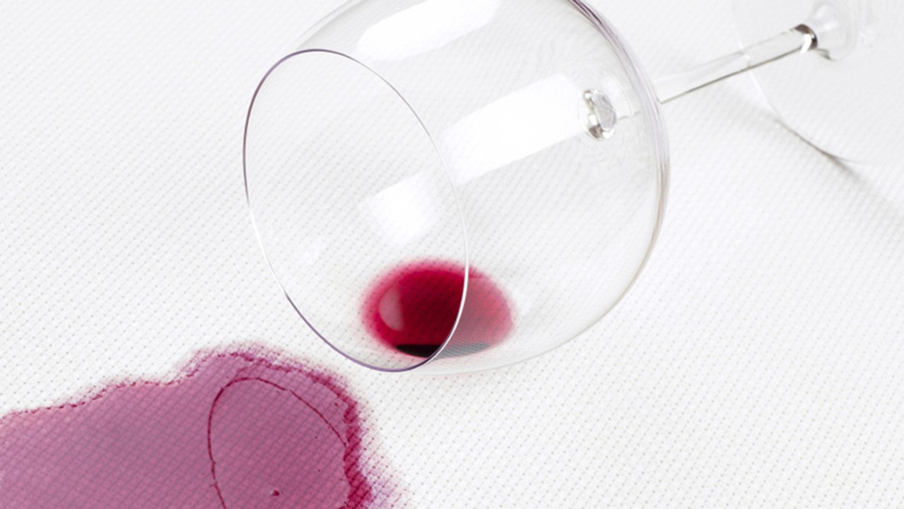 Wie entfernt man Rotweinflecken