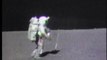 Laisser tomber un marteau sur la LUNE !! Astronaute Charles Duke - mission Apollo 16