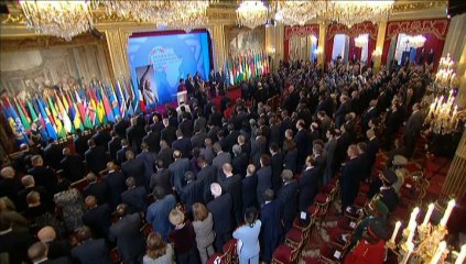 Hollande et les chefs d'Etats africains observent une minute de silence pour Mandela