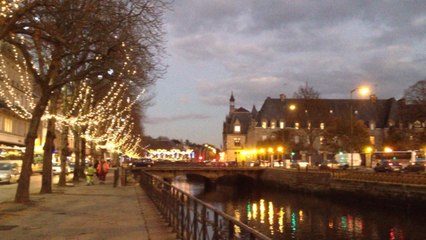 Le centre-ville enguirlandé