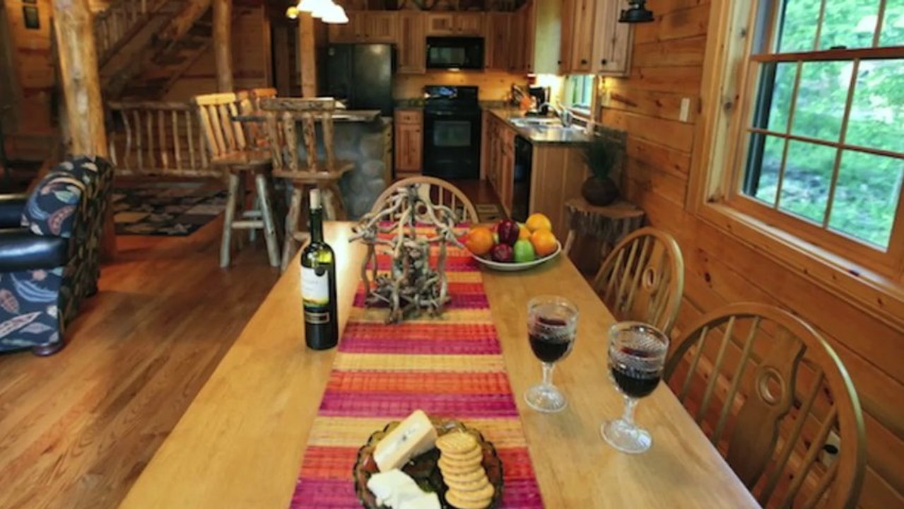 Luxury Lodge Rental Hocking Hills Ohio - Four Bedroom Lodge