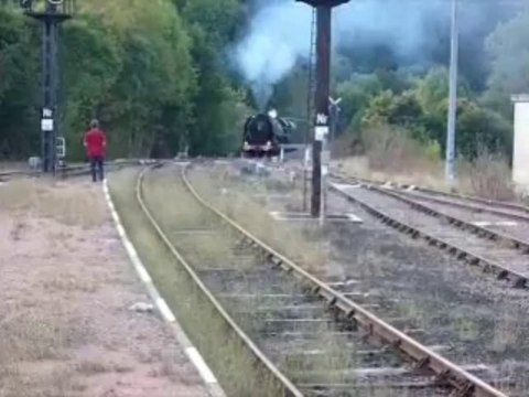 141 R 840 manoeuvre voie 1, LE MONT-DORE le 01.10.2011