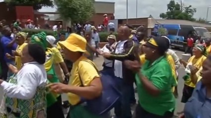 With song and dance, a farewell to Mandela in Soweto