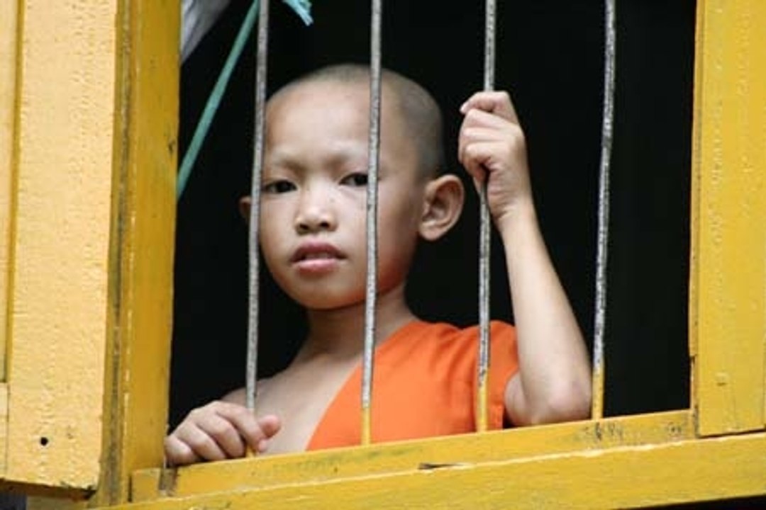 Moines au Laos