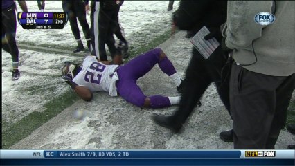 Adrian Peterson leaves game with ankle injury