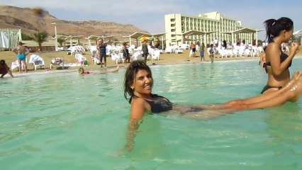 baignade dans la mer morte...israel 2013.