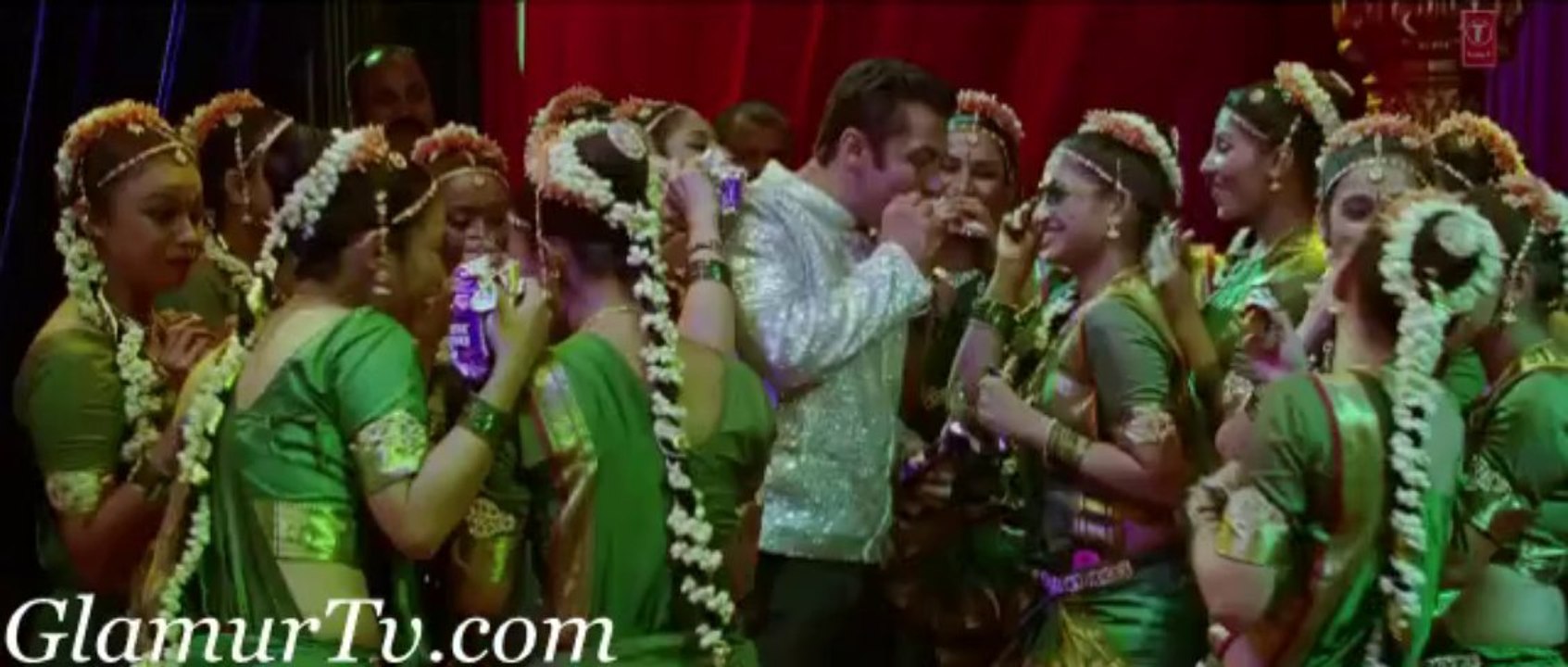 Dagabaaz Re Video Song (- Indian Movie Dabangg 2 Video Songs - ) in High Quality Video By GlamurTv