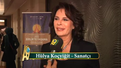Hülya Koçyiğit - Sanatçı