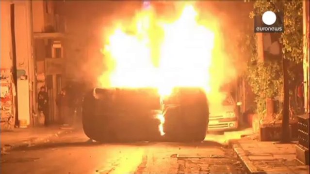 Atene, scontri nella marcia in memoria del 15enne ucciso dalla polizia