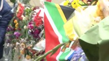 Les Sud-Africains communient en attendant les funérailles